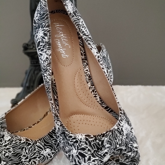 DexFlex Shoes - Picture 2 of 3